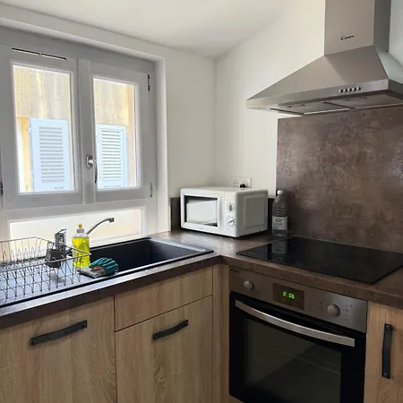 Apartment T2 Renovee En Centre
